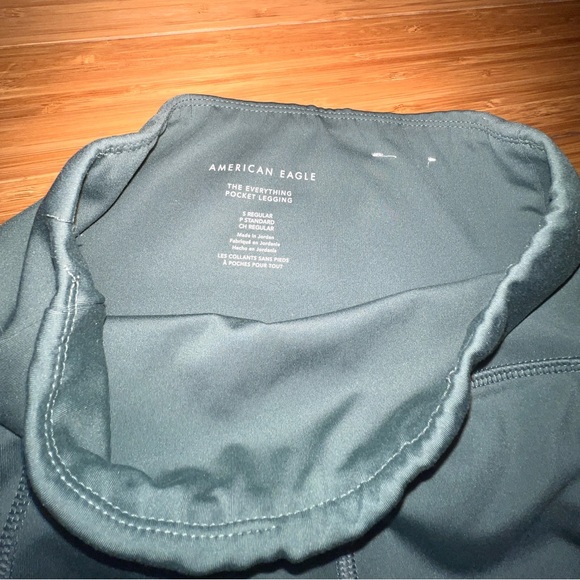American eagle high rise everything pocket sage green small leggings - Picture 3 of 4